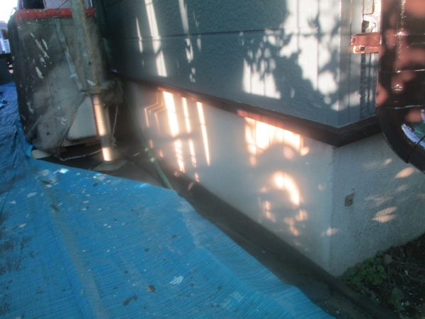 土台水切りの上塗り終了です