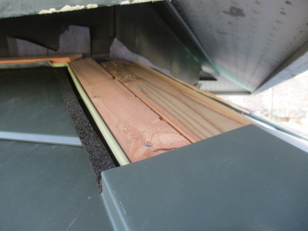 越屋根との納めです