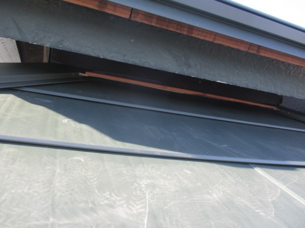 壁水切りを取り付けます