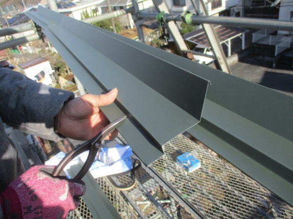 棟板金の加工中です