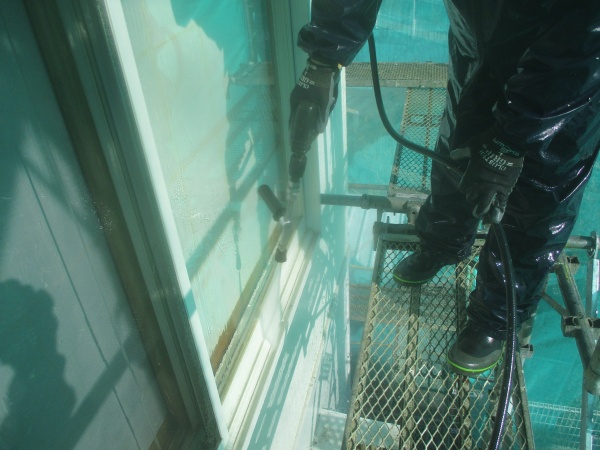 外壁の洗浄中です