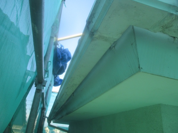 軒天と破風の洗浄終了です