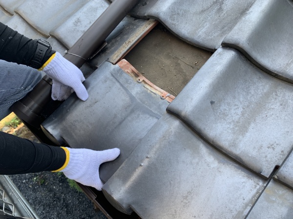 新規饅頭瓦の差し替えです