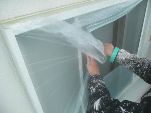 窓の養生中です