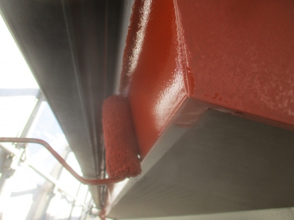 破風板金の錆止め塗装中です