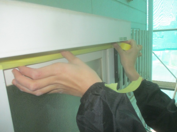 捨てテープの貼り付け中です