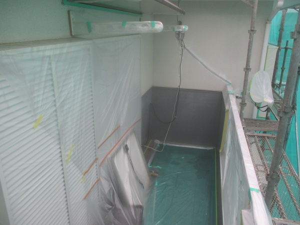 ベランダの養生終了です