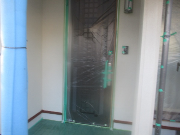 玄関アプローチの養生が終了しました