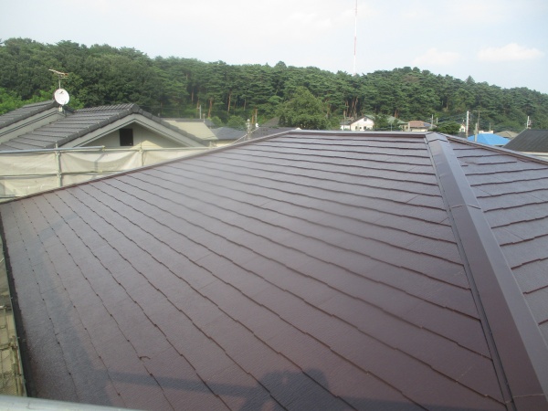 スレート屋根の上塗りが終了しました