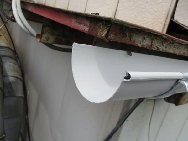 軒樋を取り付けました