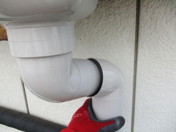 集水器と竪樋を繋ぎました