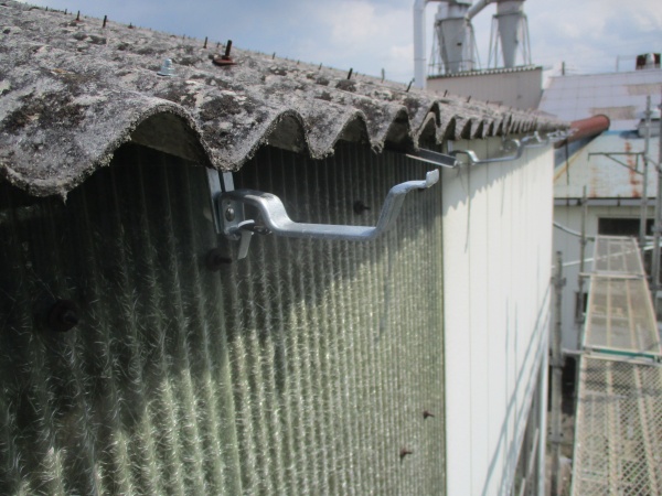 軒樋金具の高さ調整が終了しました