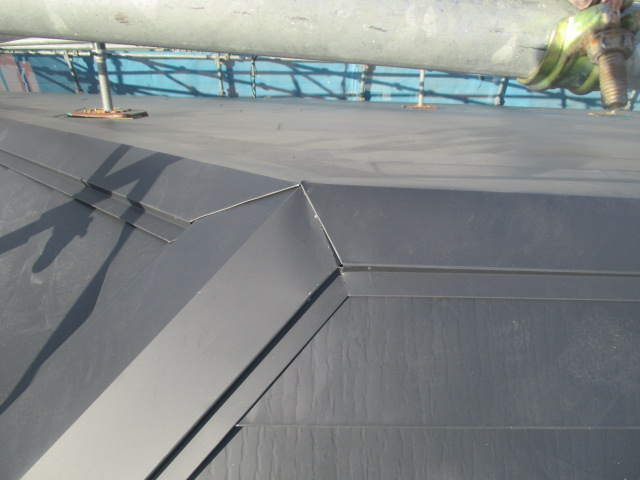 大棟との取り合いを納めました