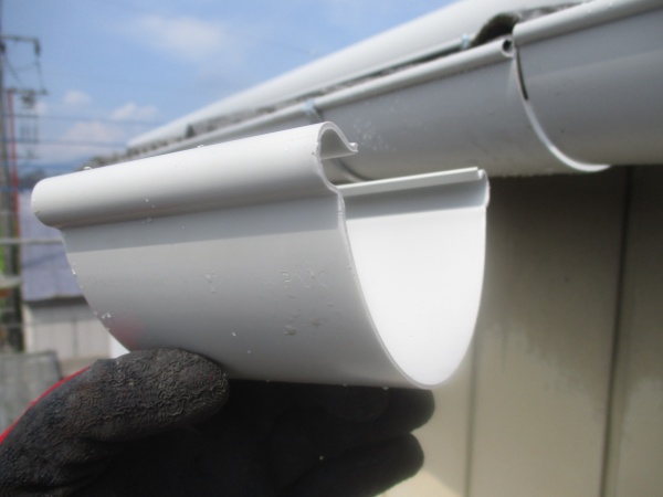 軒樋を繋ぐ役物です