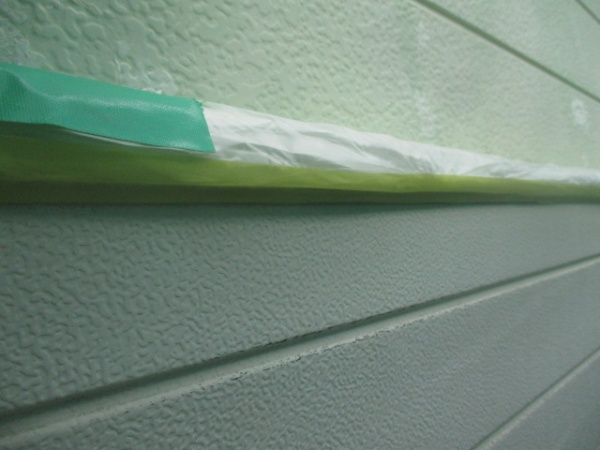 サッシ枠の養生終了です