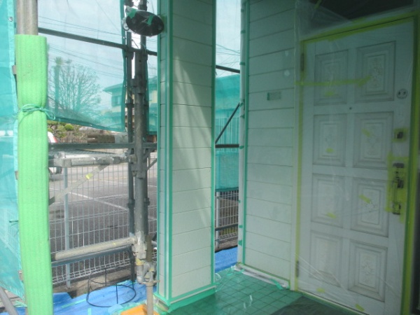 出隅カバーの養生終了です