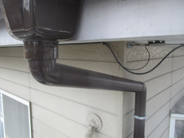 集水器をと軒樋を繋ぎました