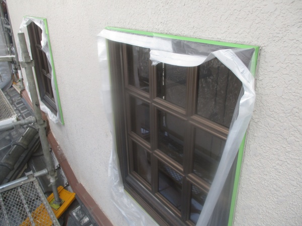 窓周りの養生中です