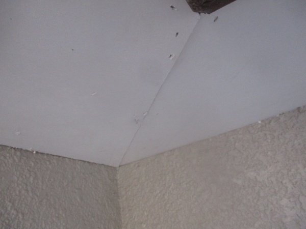 入隅出隅は垂木に合わせ加工して取り付けます