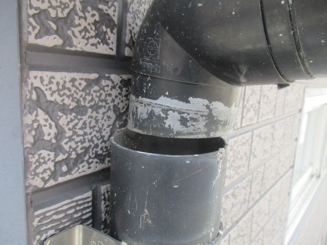 縦樋の破損箇所です