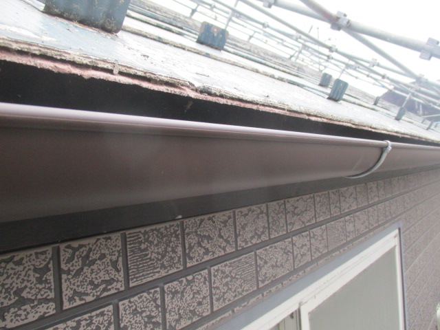 軒樋を取り付けました
