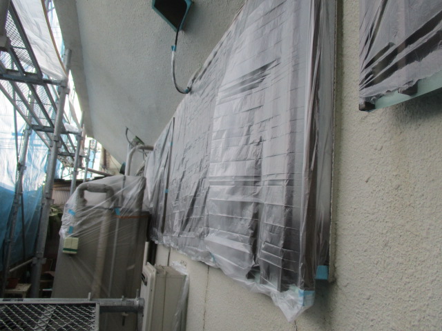 サッシを養生しました
