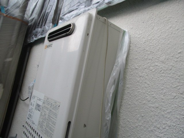 給湯器を養生しました