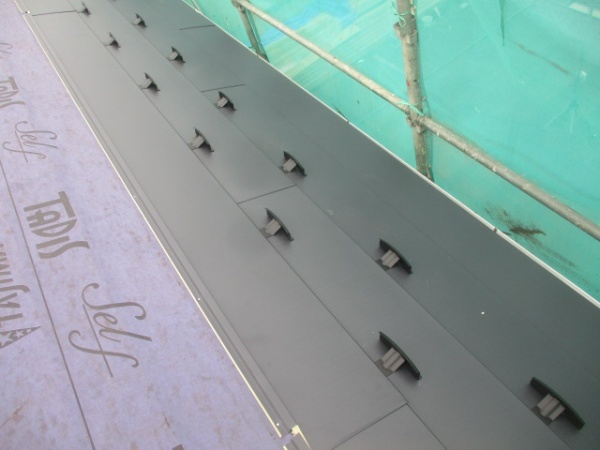 雪止めの取り付け終了です