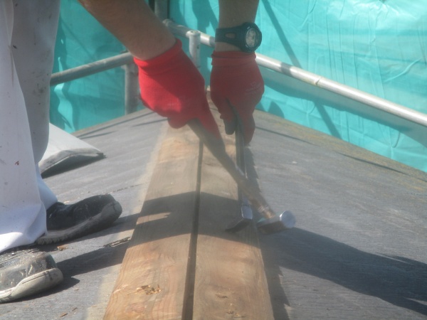 貫き板の撤去中です