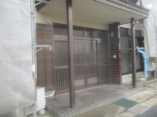 玄関周りの洗浄終了です