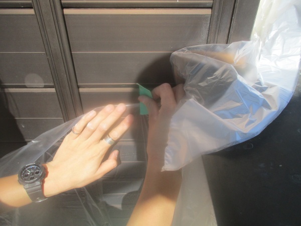 戸袋の養生中です