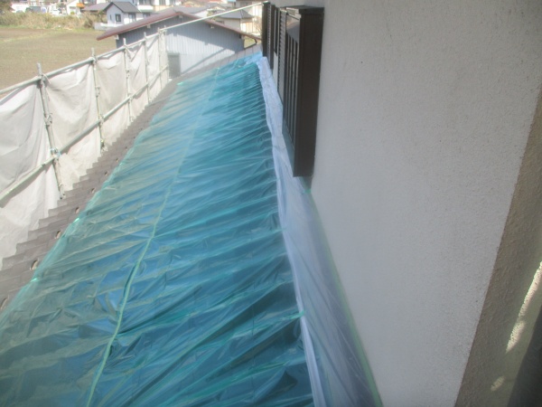 １階下屋根の養生終了です