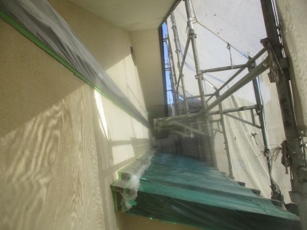 ２階霧よけの養生が終了しました