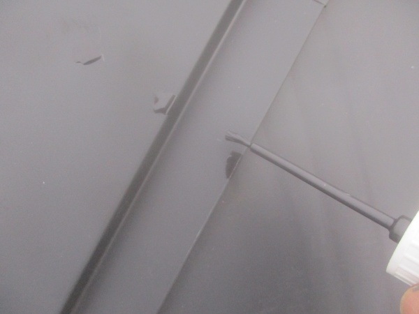 専用塗料でタッチアップします