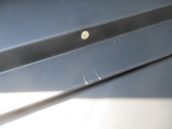 作業中に付いた小さな傷です