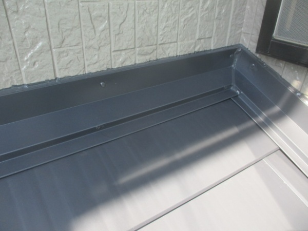 壁水切りのシーリングが終了しました