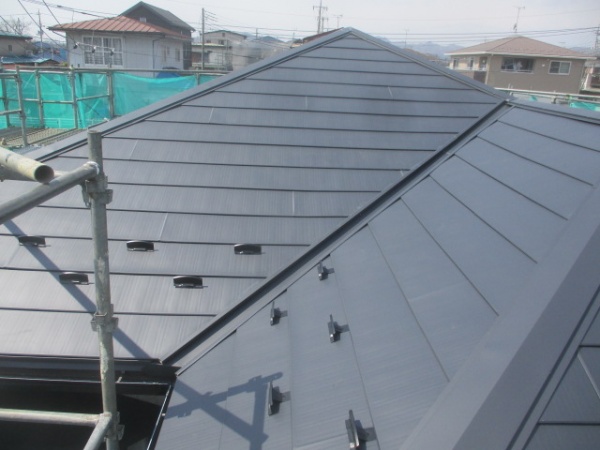 大屋根南面谷樋周りの完工です