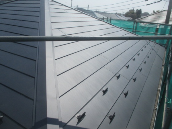 大屋根西面の完工です