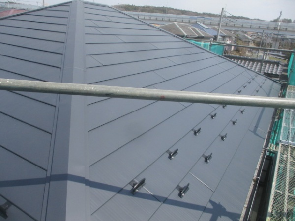 大屋根南面の完工です