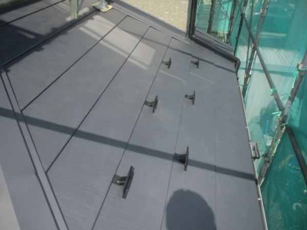 下屋根の完工です