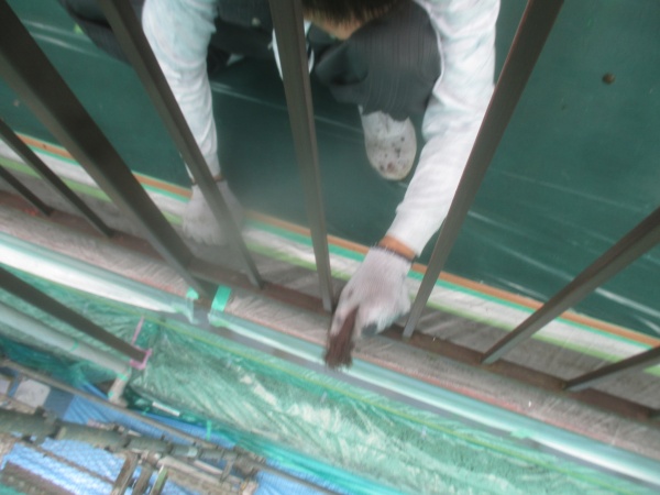 手摺のケレン中です