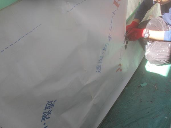 透湿シートを貼り付けました