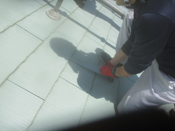 雪止めの取り付け中です