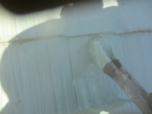 雪止めの取り付け中です