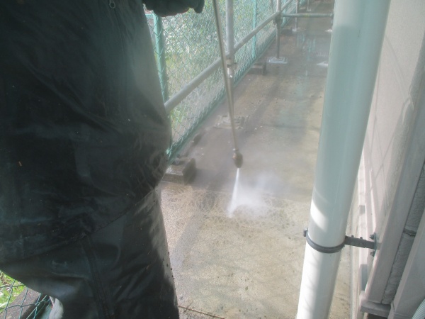 土間洗浄中です