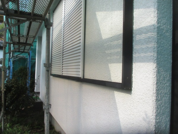 養生前の窓周りの状態です