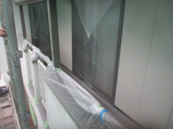 ベランダ周りの養生です