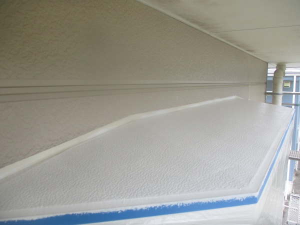 出窓天板の錆止め塗装終了です