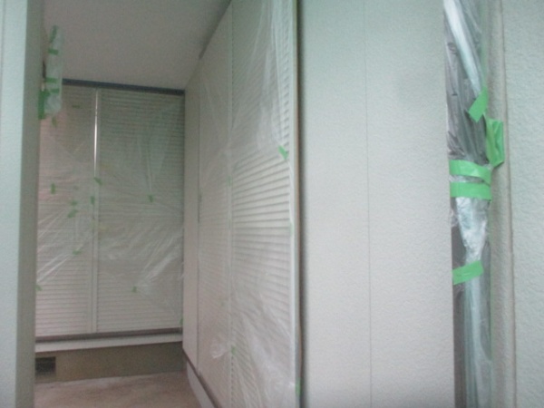 掃き出し窓の養生です