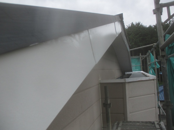 破風板金の錆止め塗装終了です